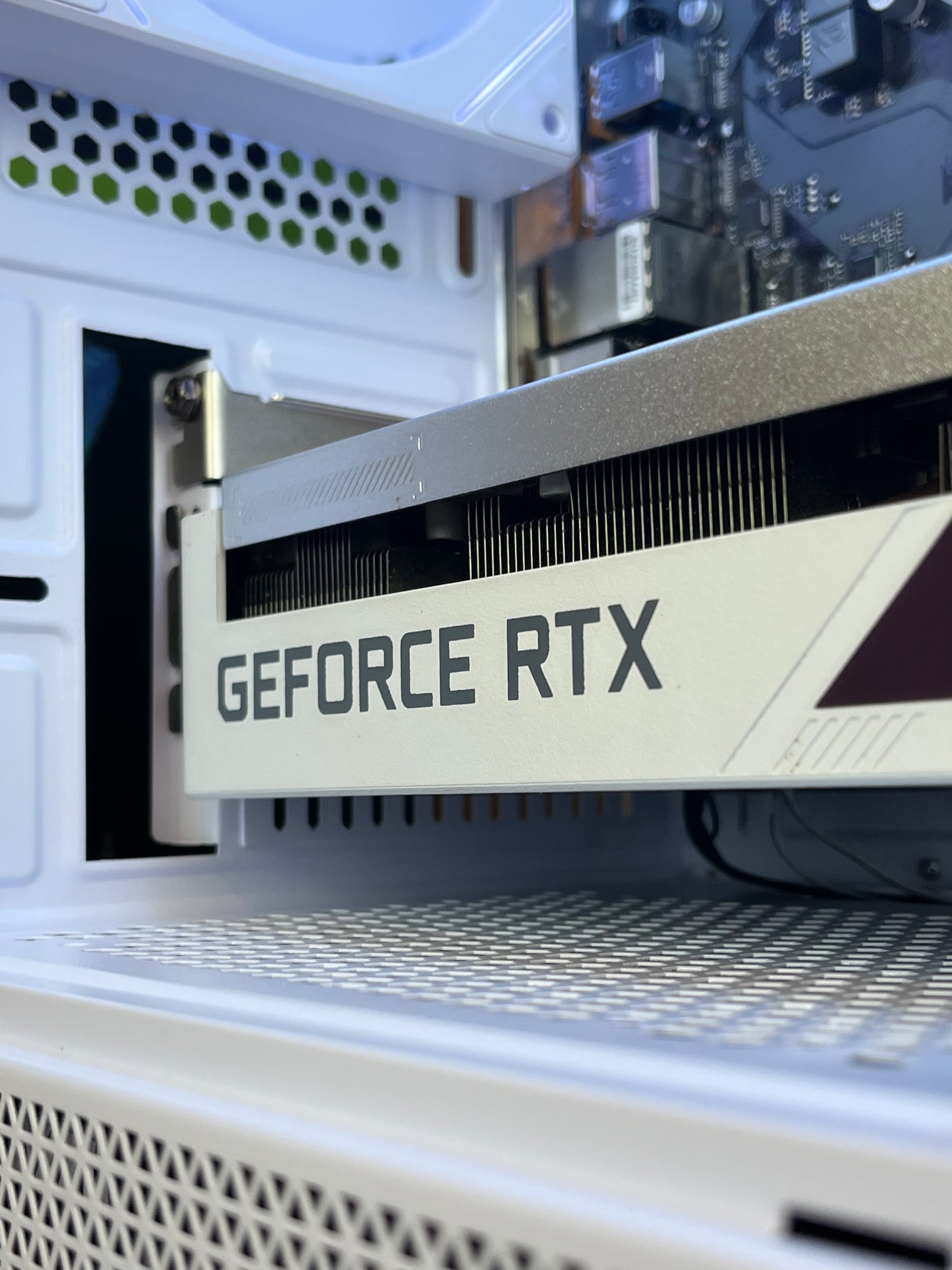 ❄️PC gamer DDR5 BLANC WHITE - Ryzen 5 4,7 Ghz - RTX 3070 8go- 32go RAM DDR5- 500go SSD- WINDOWS 11 PRO - GARANTI 1 AN - ENVOI POSSIBLE 📦
