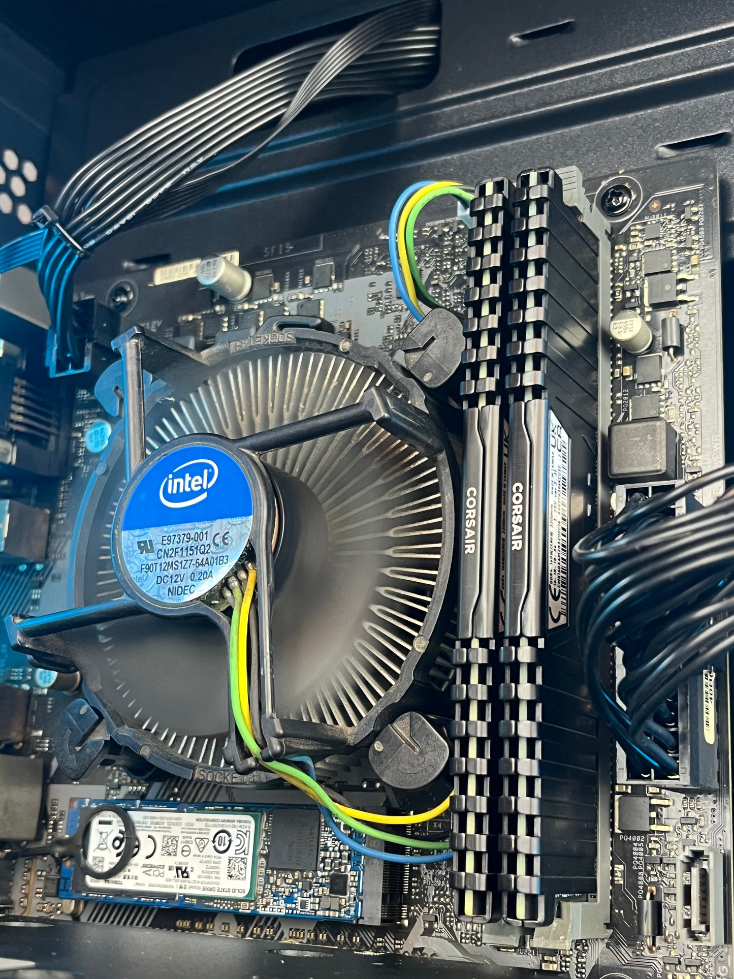 đPC gamer RGB - I5 4,2 Ghz - RX 5700 XT- 16go RAM DDR4- 500go SSD- WINDOWS 11 PRO