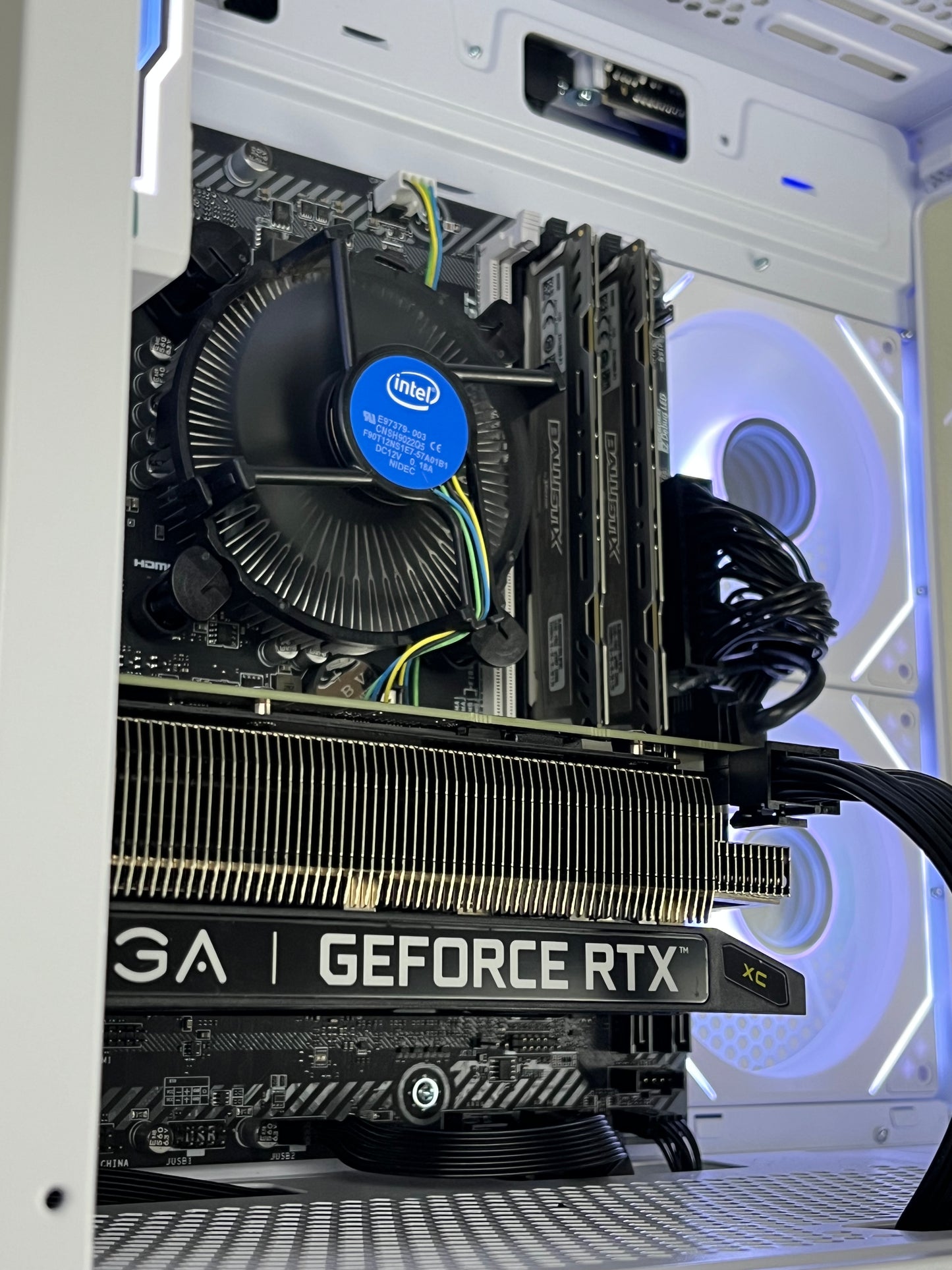 đPC gamer RGB - i5 9400f - RTX 2060 - 16go RAM DDR4- 500go SSD - WINDOWS 11 PRO