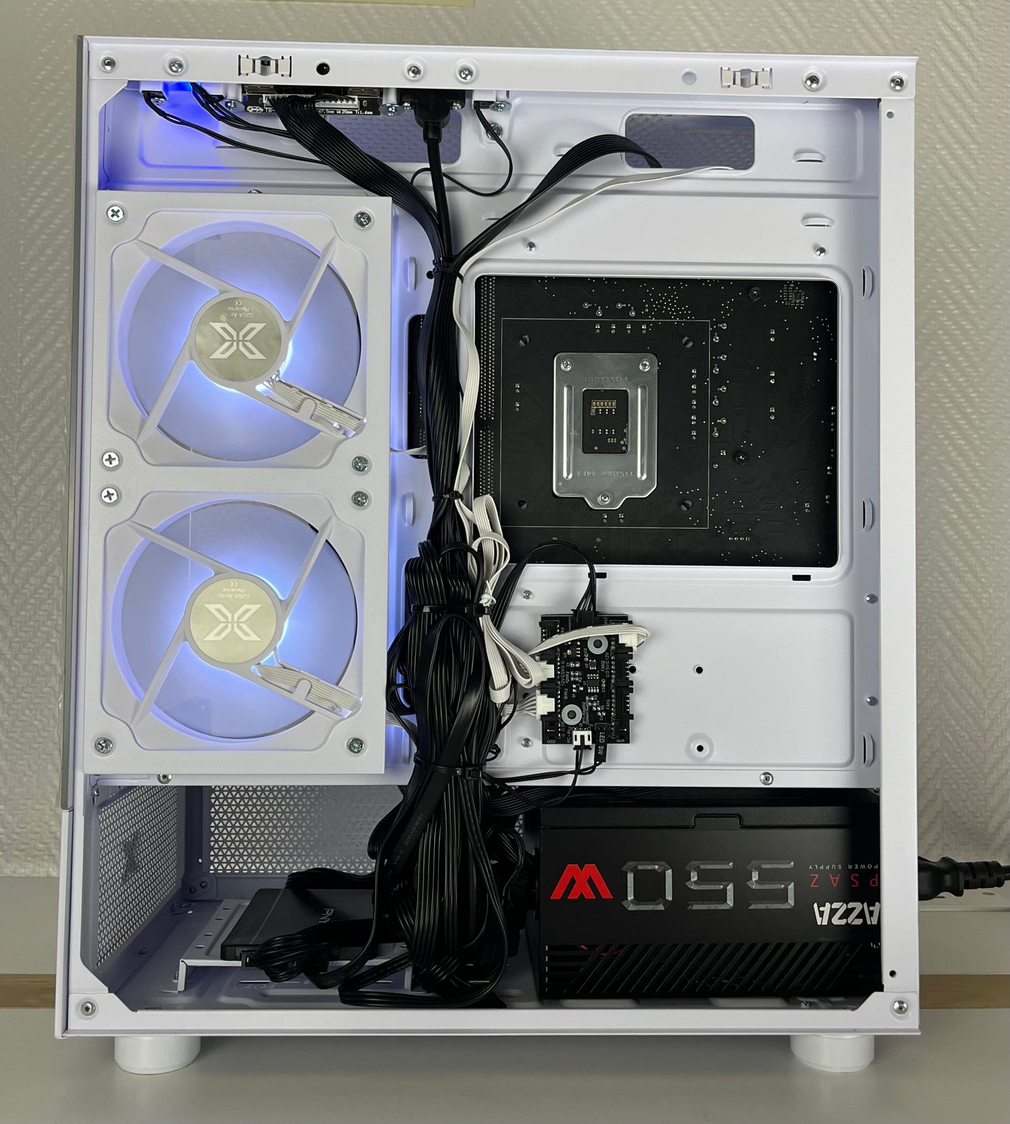 đPC gamer RGB - i5 9400f - RTX 2060 - 16go RAM DDR4- 500go SSD - WINDOWS 11 PRO