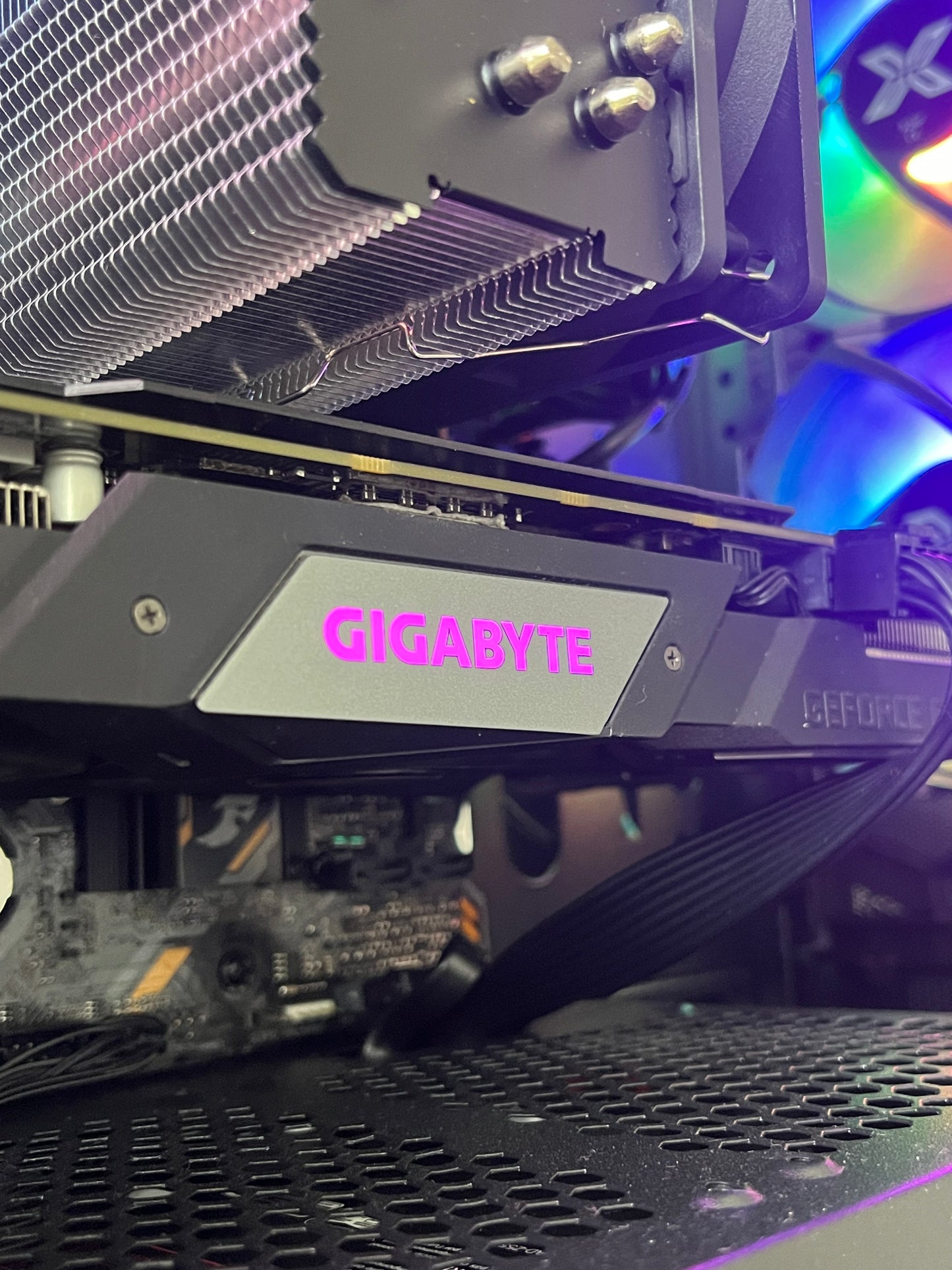 🌈 Pc gamer RGB - i5 9400f - RTX 2060 - 16go ram ddr4- 500go ssd - windows 11 PRO