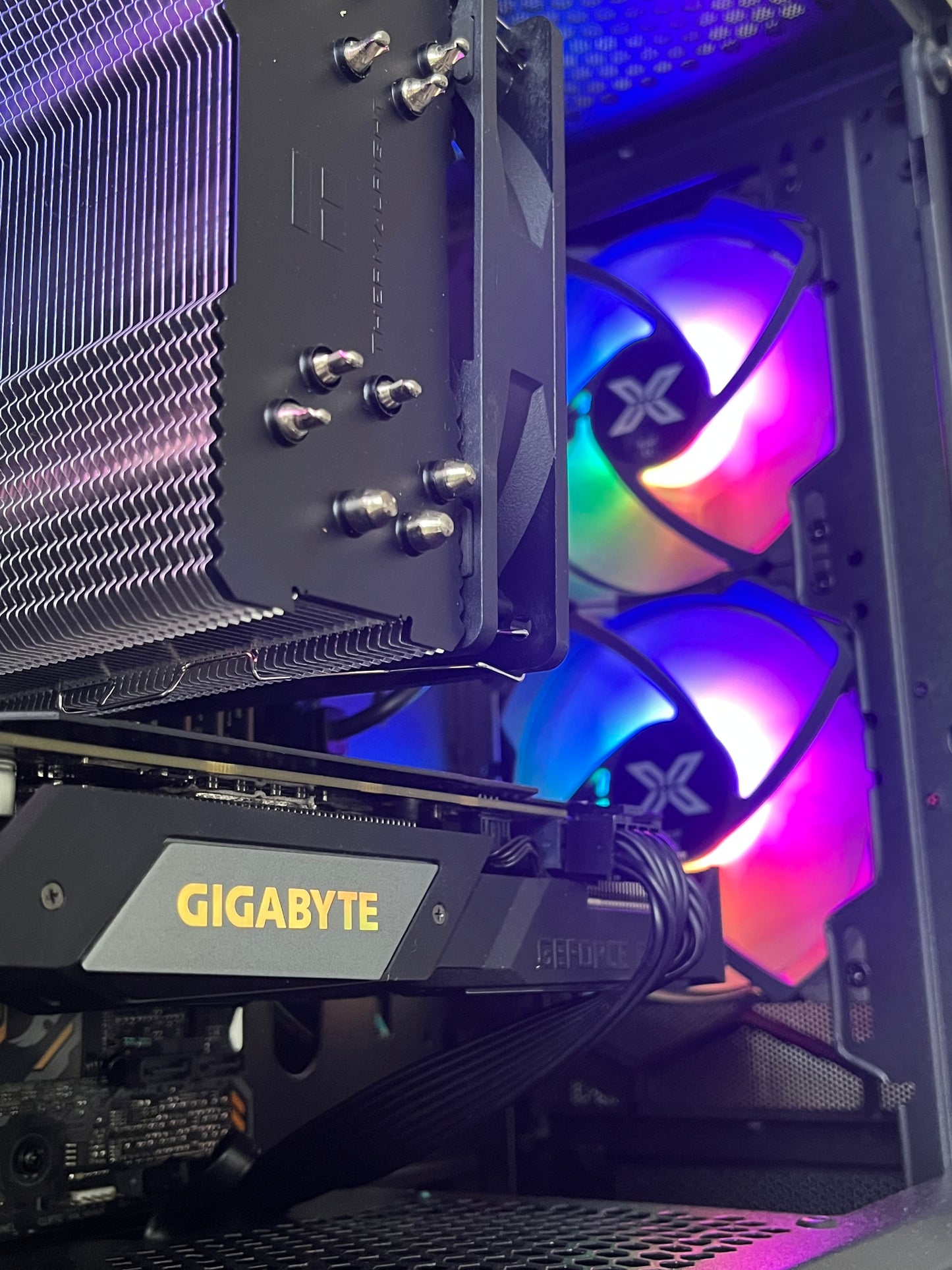 🌈 Pc gamer RGB - i5 9400f - RTX 2060 - 16go ram ddr4- 500go ssd - windows 11 PRO